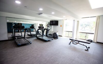 La Quinta Inn & Suites by Wyndham Dallas I-35 Walnut Hill Ln