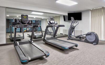 La Quinta Inn & Suites by Wyndham Dallas I-35 Walnut Hill Ln