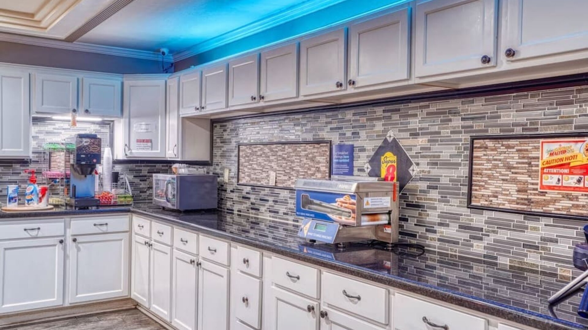 Restaurant and coworking space at Super 8 By Wyndham Houston/Webster.