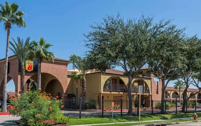 Outdoor garden space at Super 8 By Wyndham Houston/Webster.
