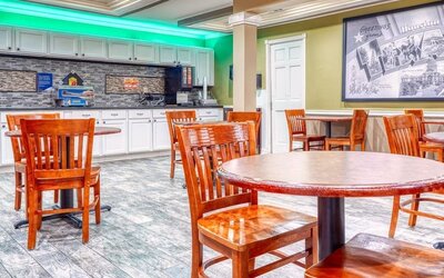 Restaurant and coworking space at Super 8 By Wyndham Houston/Webster.