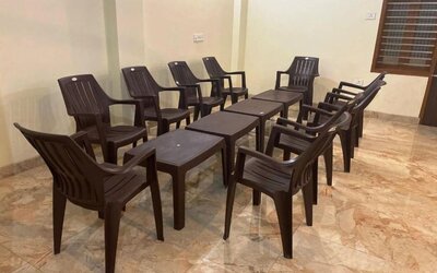 Meeting room available at Pradhan Stay Sohna Near Bus Stand.