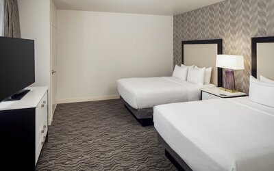 DoubleTree Suites by Hilton Hotel Detroit Downtown - Fort Shelby