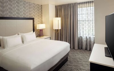 DoubleTree Suites by Hilton Hotel Detroit Downtown - Fort Shelby