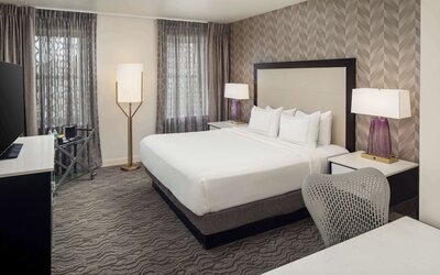 DoubleTree Suites by Hilton Hotel Detroit Downtown - Fort Shelby