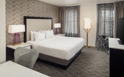 DoubleTree Suites by Hilton Hotel Detroit Downtown - Fort Shelby