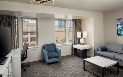 DoubleTree Suites by Hilton Hotel Detroit Downtown - Fort Shelby