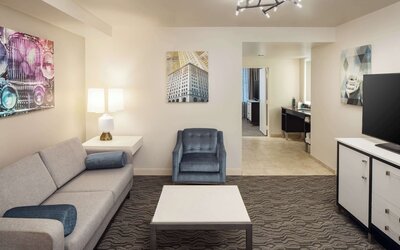DoubleTree Suites by Hilton Hotel Detroit Downtown - Fort Shelby