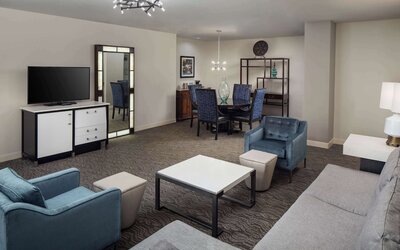 DoubleTree Suites by Hilton Hotel Detroit Downtown - Fort Shelby