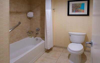 DoubleTree Suites by Hilton Hotel Detroit Downtown - Fort Shelby