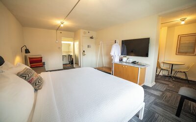 Trumbull and Porter Hotel