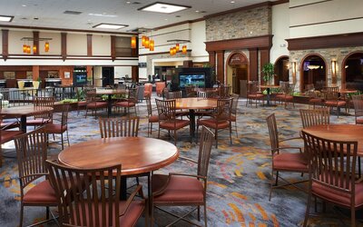 DoubleTree by Hilton Detroit - Dearborn
