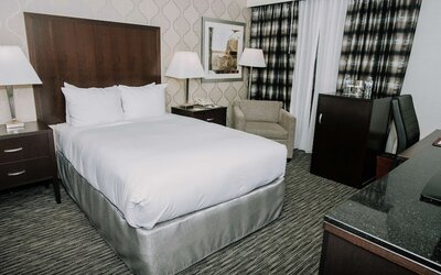 DoubleTree by Hilton Detroit - Dearborn