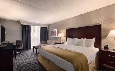 DoubleTree by Hilton Detroit - Dearborn