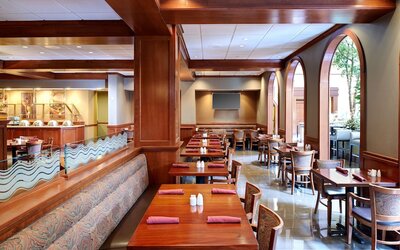 DoubleTree by Hilton Detroit - Dearborn