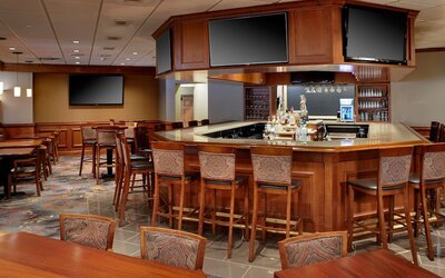 DoubleTree by Hilton Detroit - Dearborn