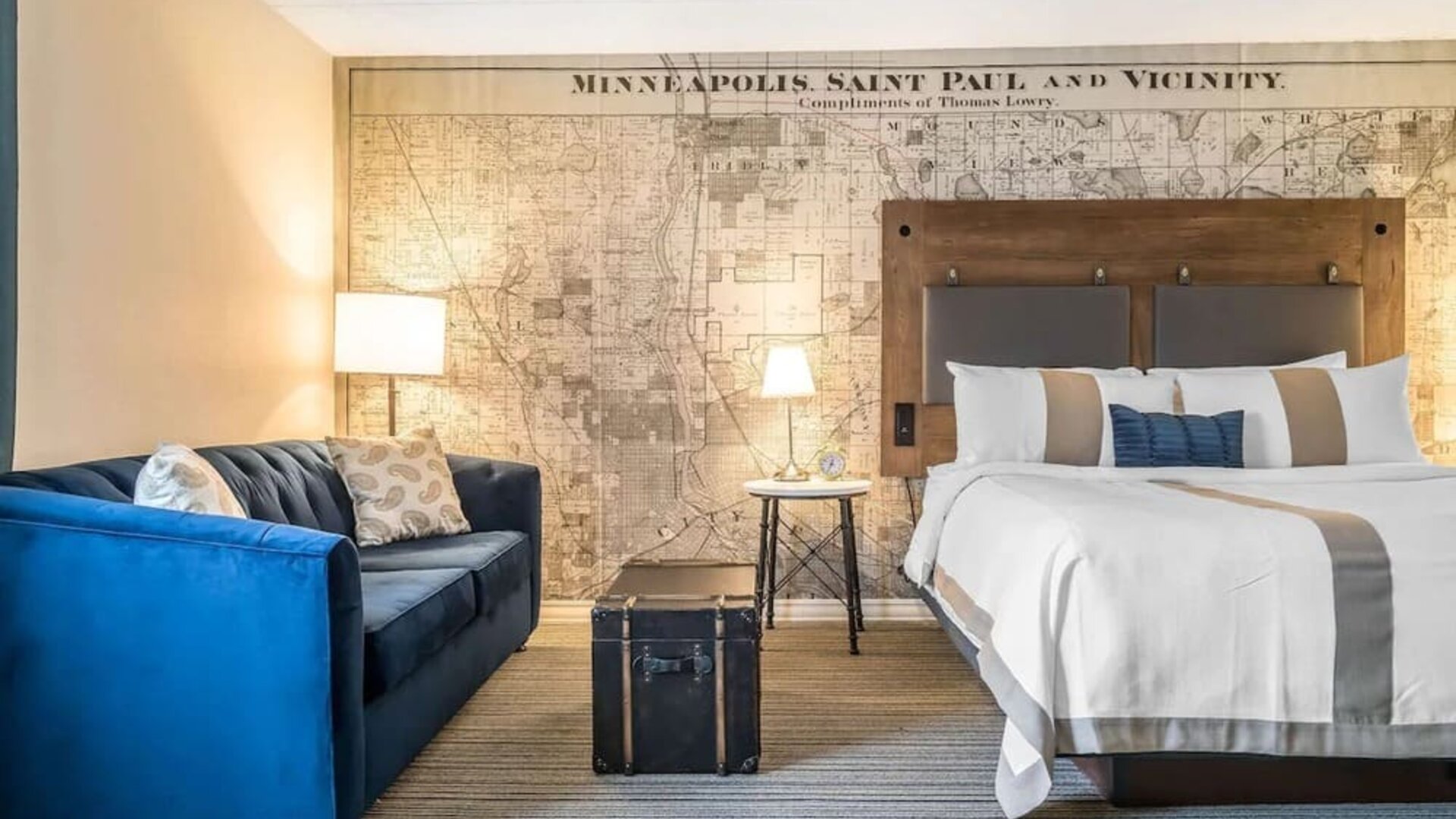 King room with lounge area at EnVision Hotel St. Paul South.