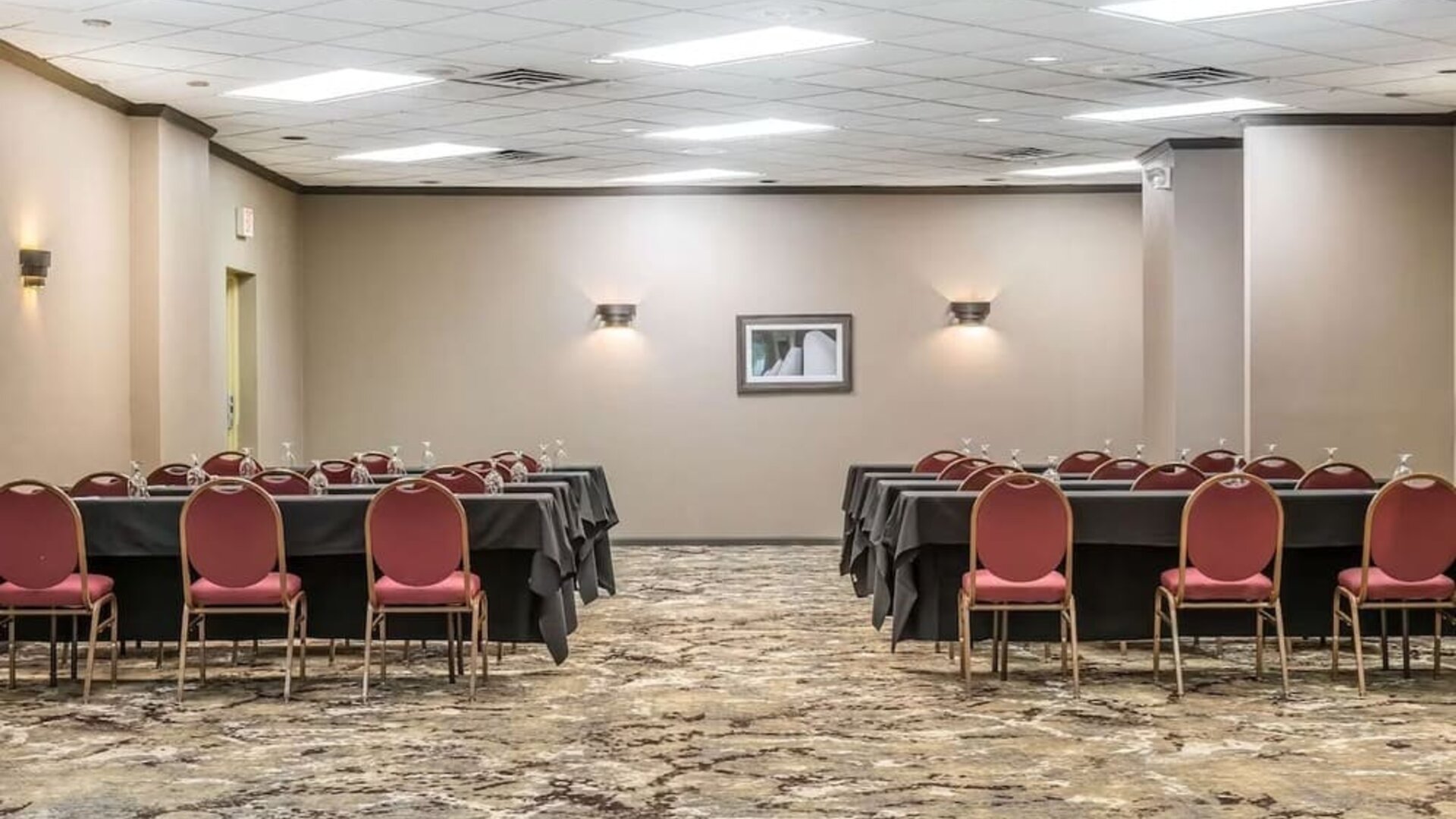 Professional meeting room at EnVision Hotel St. Paul South.