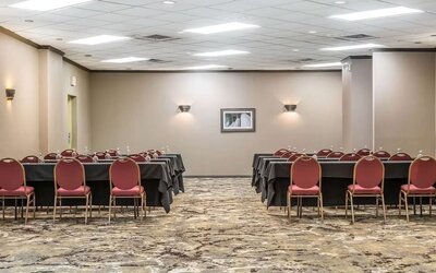 Professional meeting room at EnVision Hotel St. Paul South.