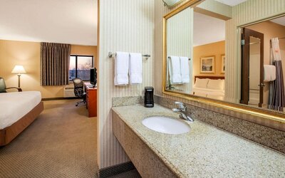 La Quinta Inn by Wyndham Detroit Southgate