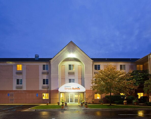 Sonesta Simply Suites Detroit Warren
