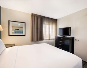 Sonesta Simply Suites Detroit Warren