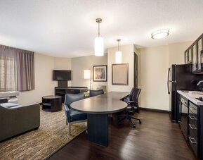 Sonesta Simply Suites Detroit Warren
