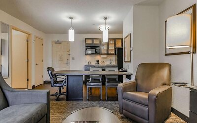 Sonesta Simply Suites Detroit Warren