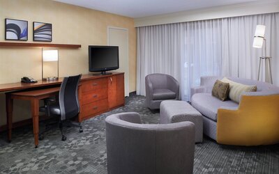 Courtyard by Marriott Detroit Warren