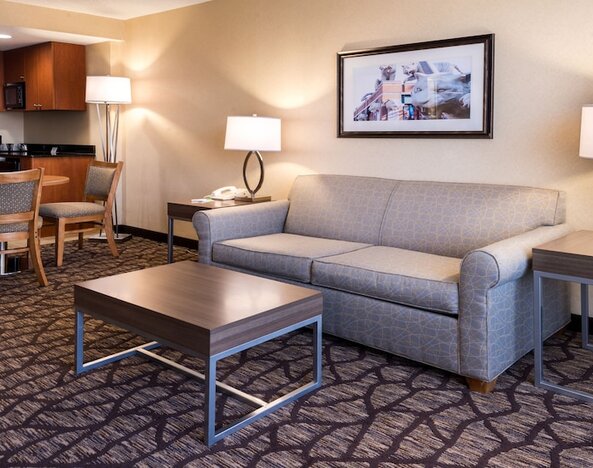 Holiday Inn Hotel & Suites Warren by IHG