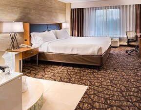 Holiday Inn Hotel & Suites Warren by IHG