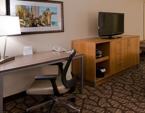 Holiday Inn Hotel & Suites Warren by IHG