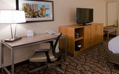 Holiday Inn Hotel & Suites Warren by IHG