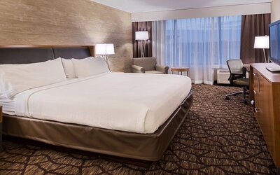 Holiday Inn Hotel & Suites Warren by IHG