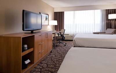 Holiday Inn Hotel & Suites Warren by IHG