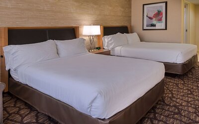 Holiday Inn Hotel & Suites Warren by IHG
