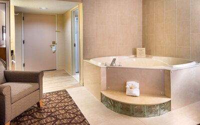 Holiday Inn Hotel & Suites Warren by IHG