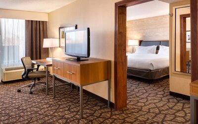 Holiday Inn Hotel & Suites Warren by IHG
