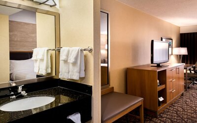 Holiday Inn Hotel & Suites Warren by IHG