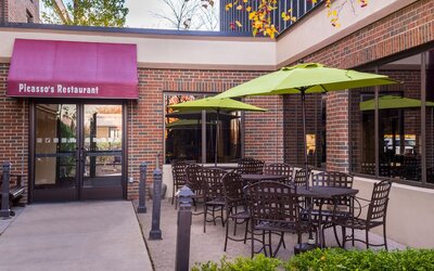 Holiday Inn Hotel & Suites Warren by IHG