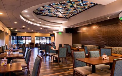 Holiday Inn Hotel & Suites Warren by IHG