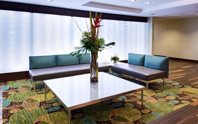 Holiday Inn Hotel & Suites Warren by IHG