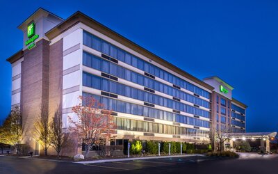 Holiday Inn Hotel & Suites Warren by IHG