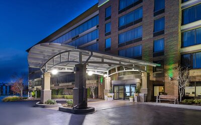 Holiday Inn Hotel & Suites Warren by IHG
