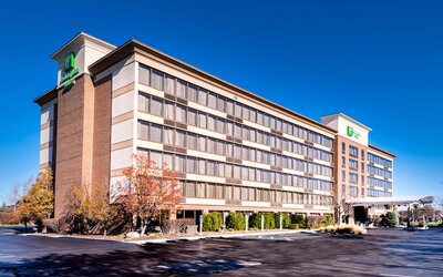Holiday Inn Hotel & Suites Warren by IHG