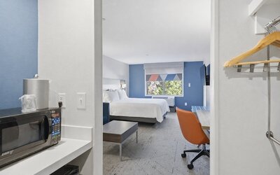 Holiday Inn Express And Suites Raleigh West Lenovo Center by IHG