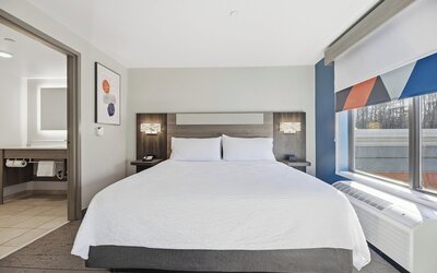 Holiday Inn Express And Suites Raleigh West Lenovo Center by IHG
