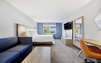 Holiday Inn Express And Suites Raleigh West Lenovo Center by IHG