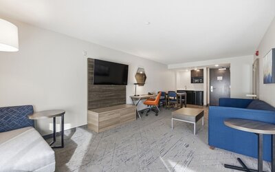 Holiday Inn Express And Suites Raleigh West Lenovo Center by IHG