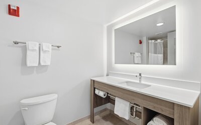 Holiday Inn Express And Suites Raleigh West Lenovo Center by IHG